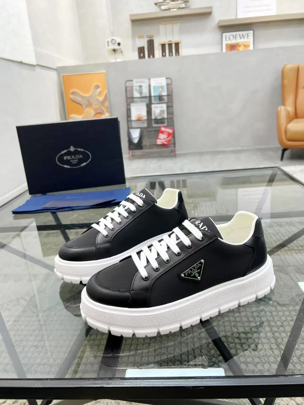 Men's Men's Shoes 💰440 [New Style] 🎍🎍Prada Prada's new men's leather sneakers, the highest version on the market, any comparison is welcome🆚! The original leather has excellent texture and is super high-end! Fetal sheep net lining imported from Italy, removable pad! Luxurious materials and fine workmanship, highly recommended! Code: 38-44 (45 can be customized